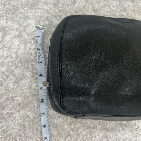 Authentic LOUIS VUITTON Taiga Toiletry Pouch GM Black - Picture 11 of 15
